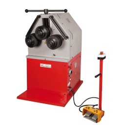 
Construction robuste et massive en fonte.
2 galets motorisés, galet presseur manuel.
Galets haute qualité en acier traité et rectifié.
Axes de galets acier traité haute qualité, trempés.
Rayon de courbature ajustable par manivelle supérieur et escale Nonius.
Commande au pied déportée avec arrêt d‘urgence coup de poing
Livrée de série avec socle et commande au pied pour mouvementdroit-gauche.
Motorisation haute qualité 400 V.
Pour le cintrage de tubes et profils.
Diamètre des galets inferieurs 190 mm
Diamètre du galet supérieur 130 mm
Diamètre de l’arbre 50 mm
Garantie 2ans




Données sur les moteurs







Puissance moteur S6 W


3100







Puissance moteur S1 W


2200







Voltage


400V







TRAVAIL DU MÉTAL







Profil carré max. LXW mm


35x35







Diamètre du profil rond Ø mm


35







Epaisseur max. mur mm


2 / 3










50







Poids







Poids net kg


450







Poids brut kg


520







emballage







Hauteur emballage mm


1.500







Largeur emballage mm


800







Longueur emballage mm


950







Information générale







Code EAN


9120039901275




