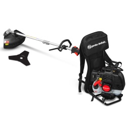 Marque:ELEM Garden TechnicGarantie:3 ansDescription:Equipée d'un dossier avec bretelles rembourrées qui la rend très confortable même pour un travail conséquent, cette puissante débroussailleuse thermique dorsale 52 CC de la marque Elem Garden vous aide dans l'entretien de votre jardin. Elle vous permet de couper la végétation difficile d'accès ou trop dense de votre jardin !Cette débroussailleuse vous permet de choisir la tête de coupe qui correspond le mieux à votre tâche. En effet, vous avez le choix entre une bobine double fil d'une largeur de coupe de 43 cm et une tête avec lame 3 dents d'une largeur de 25.5 cm.Cette débroussailleuse thermique est facilement maniable et vous permet d'atteindre tous les recoins de votre jardin ! Votre travail sera facilité par le systême anti vibrations et un dossier rembourré très confortable.
Caractéristiques :- Cylindrée : 52 CC (2 Stroke - 2 Temps)- Puissance : 1,45Kw- Capacité du réservoir : 1,2 L- Largeur de coupe avec la bobine: 43 cm- Diamètre du fil : 2.5 mm- Largeur de coupe avec lame 3 dents: 25.5 cm- Type d'harnais : Double top qualité- 2 en 1 = Lame + Bobine- Carburateur : à valve rotative- Méthode d'allumage : volant magnétique I-C- Poids de la machine sans accessoires : 9.3kgCode EAN/GLN:5411074221980Poids:11.84 kg