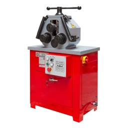 
Construction robuste et massive en fonte
2 galets motorisés, galet presseur manuel
Galets haute qualité en acier traité et rectifié
Axes de galets acier traité haute qualité, trempés
Rayon de courbature ajustable par manivelle supérieur. Commande au pied déportée avec arrêt d‘urgence coup de poing. Motorisation haute qualité 400V
Livrée de série avec socle et commande au pied pour mouvement droit-gauche. Vitesse de travail: 9 Tr/min
Pour le cintrage de tubes et profils.
6 rouleaux inclus en la livraison.
Garantie 2ans




Données sur les moteurs







Puissance moteur S6 W


1600







Puissance moteur S1 W


1100







Voltage


400V







TRAVAIL DU MÉTAL







Profil carré max. LXW mm


30x10







Diamètre du profil rond Ø mm


16







Epaisseur max. mur mm


1







Poids







Poids net kg


200







Poids brut kg


235







emballage







Hauteur emballage mm


1.250







Largeur emballage mm


600







Longueur emballage mm


820







Information générale







Code EAN


9120039905983




