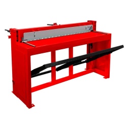 La cisaille à tôle manuelle HOLZMANN TBS1320N permet de couper des tôles jusqu'à 1,5 mm d'épaisseur grâce à une pédale. Construction mécano-soudée robuste et stable. Conçue pour la découpe des métaux, papiers, cartons et autres matières Equipées d’une lame de coupe haute qualité pour un travail précis Réglage très simple du couteau Commande par pédale, permet de garder les deux mains libres pour la mise en place de la matière
Garantie 2ans

Butée arrière réglable jusqu'à 900 mm et échelle de mesure graduée en millimètres.
Butée d'angle sur la table de réception.
Dispositif de serrage automatique efficace pour la fixation de la tôle.
La pédale, simple et intuitive, permet de garder les deux mains libres pour manipuler la pièce à couper.
Capacités de coupe par matériau :

Acier doux 1,5 mm
Aluminium 2,5 mm
Laiton 1,6 mm
Bronze 1,6 mm
Cuivre 1,6 mm
Plastique ABS : 2,5 mm




imensions







Hauteur table mm


770







Dimensions machine mm


1565 x 1810 x 945







capacité de coupe







Profondeur de coupe maxi 90° mm


1320







TRAVAIL DU MÉTAL







Épaisseur max


1,5







Épaisseur max alu mm


2,5







Ouverture maximum


43







Poids







Poids brut kg


315.50







Poids net kg


264







emballage







Largeur emballage mm


635







Longueur emballage mm


1.620







Hauteur emballage mm


920







Information générale







Code EAN


9120132140663






