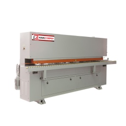 Plaqueuse de chants automatique pour le placage de chants droits unilatéraux.

En plus de la KAM215EPS, la KAM215EPSV dispose d‘une unité de pré-fraisage.
Écran de control tactile.
Application directe de la colle sur le panneau.
Les rouleaux de pression assurent une connexion parfaite entre le chant et la pièce à usiner.
Unité de travail équipé de réglage qui permet changer facilement d´hauteur du chant.
Coupe précise à la longueur du chant (avant / arrière)
Fraisage de l‘excédent du chant (haut / bas) avec un rayon de 2 mm
Tableau de contrôle facile à utiliser qui inclus le contrôle numérique de la température de la colle.
Agrégat de raclage de colle.
Fonction « standby » qui évite brûler la colle
Garantie 1an




Données sur les moteurs







Voltage


400V / 50Hz







Vitesse d´avancement


13 m/min







dimensions







Buse d´aspiration


2x ø 100







Dimensions machine mm


3570 x 1100 x 1500







dimensions des pièces







Longueur pièce mm


120







Largeur pièce mm


80







Épaisseur min. pièce mm


10







Épaisseur max. pièce mm


50







Plaqueuses de chants







Hauteur du chant min/max mm


15-55







Epaisseur du chant min/max. mm


0,4-3







Pression de travail bar


6







Poids







Poids brut kg


1.050







Poids net kg


900







emballage







Largeur emballage mm


760







Longueur emballage mm


3.160







Hauteur emballage mm


1.500







Information générale







Code EAN


9120058378072




