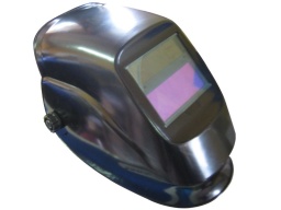 Masque de soudure de type automatique pour Wig, Mig, Mag, Plasma.


Champ de vision de 98x40mm


Taille du filtre 110 x 90 x 9mm


Temps de réaction de 1/2''5000s


Certifié EN169 EN379 1/2''/1 et EN175


Double LCD pour un assombrissement plus important, plus rapide, plus uniforme, ceci contribuant à la meilleure protection de vos yeux.


Ce masque possède une sensibilité réglable en continu, il s'adapte à votre type de soudure. Il possède des batteries internes (durée de vie de 10 ans) qui se recharge via des cellules solaires intégrées.
L'écran est grand et de taille standard (98x40mm) ce qui permet de le remplacer par d'autres modèles par la suite.
Léger, ce produit ne pèse que 420 grammes.

Grâce à ses couches de protection, ce produit peut être utilisé pour tous travaux de soudure ARC, TIG, MIG/MAG, CO2, Micro, AC, DC, Soudure Plasma et coupure plasma.
Convient aussi pour les soudures à basse intensité (<20A)
Caractéristiques techniques



Ultraviolet ray transmittance rate 313-365nm ‹ 3.4x10-6%


Infrared ray transmittance rate 780-1300nm ‹ 0,003% 1300-2000nm ‹ 0,009%


Teinte sombre DIN 9 - 13 variable


Assombrisement léger3


Temps de réaction de clair à foncé 1/2''5.000s


Temps de réaction de foncé à clair 0,2 / 0,3s


Courant Cellule solaire avec pile


Oeil protection EN 379 1/2''/1


Face protection EN175


Auto-Power ON/OFF existant

Température de travail -5 jusqu´á +55 °C

UV / IR protection permanent DIN 16


Contrôle de la sensibilté réglable directement au filtre


Matériel: PP



